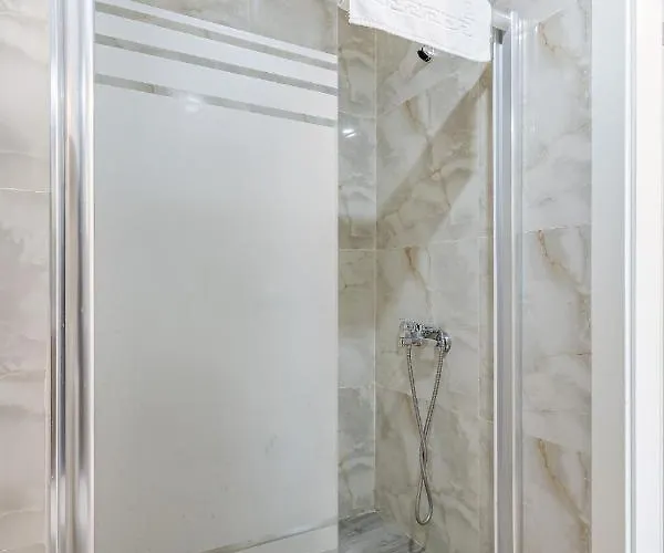 Apartment Lucky Homes *