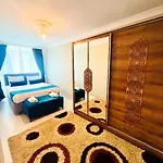 아파트 Lucky Homes